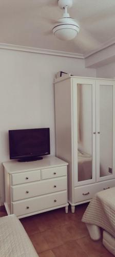 Bedroom 2, picture 2